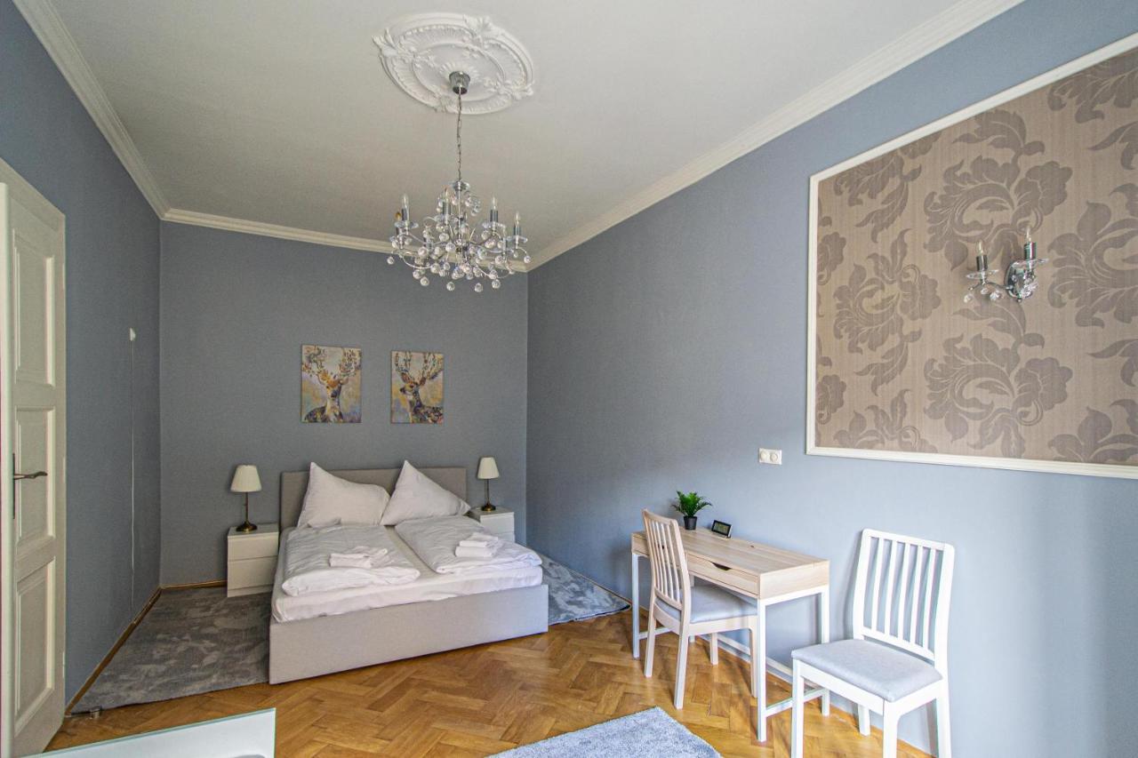 Luxury Central 150M2 Apartment On Wencelas Square With Private Garage Прага Екстериор снимка