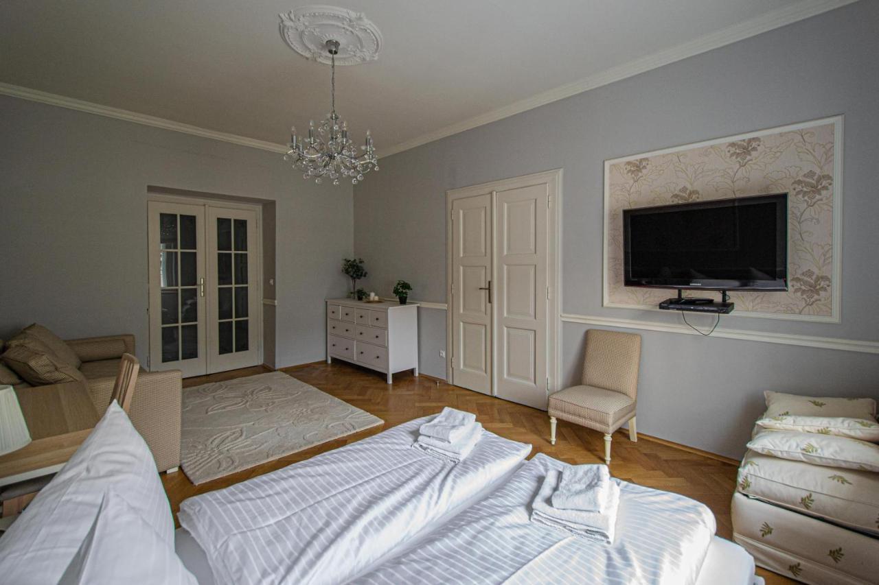 Luxury Central 150M2 Apartment On Wencelas Square With Private Garage Прага Екстериор снимка