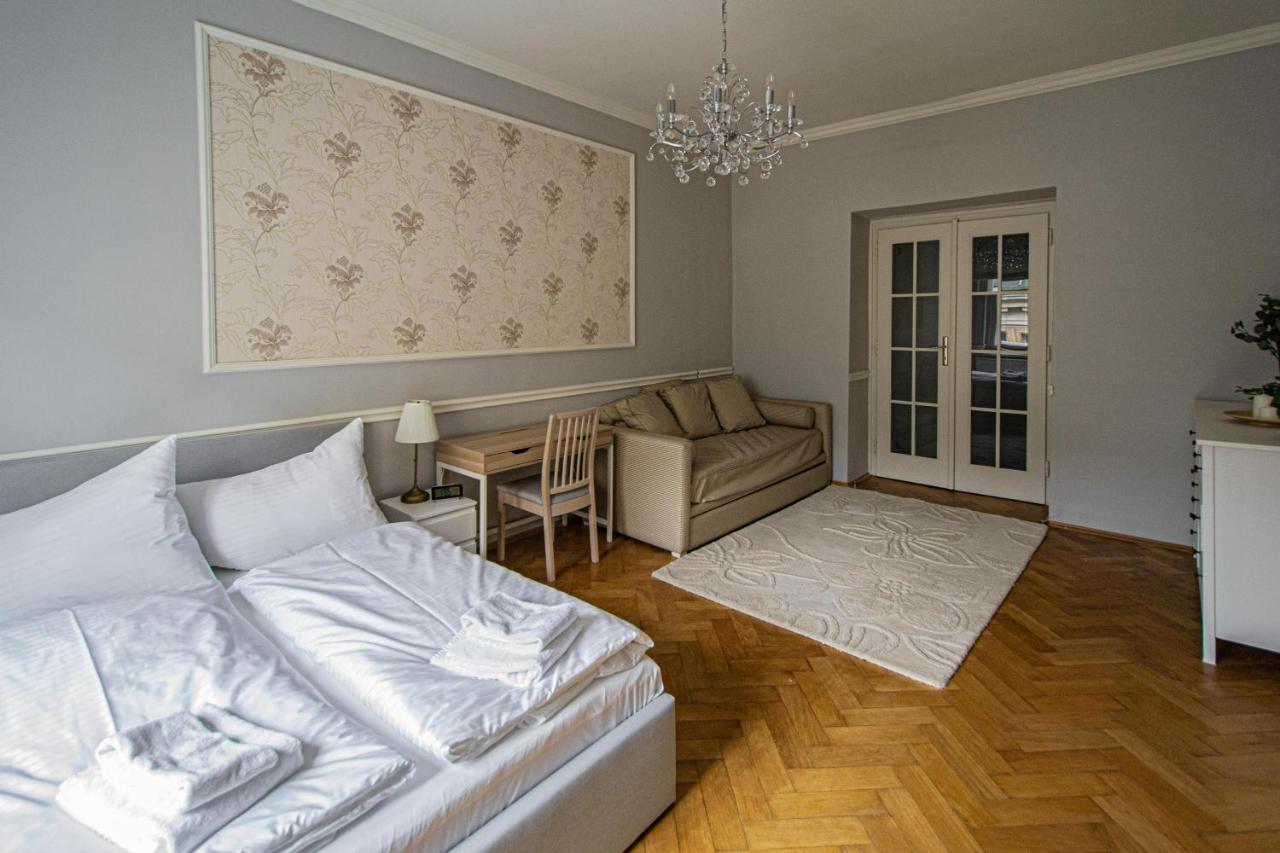 Luxury Central 150M2 Apartment On Wencelas Square With Private Garage Прага Екстериор снимка