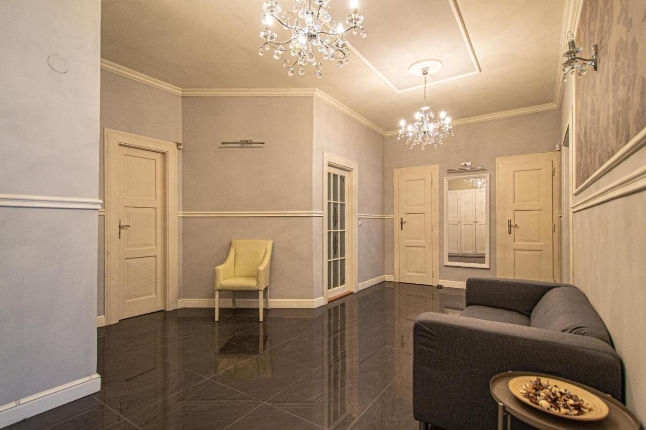 Luxury Central 150M2 Apartment On Wencelas Square With Private Garage Прага Екстериор снимка