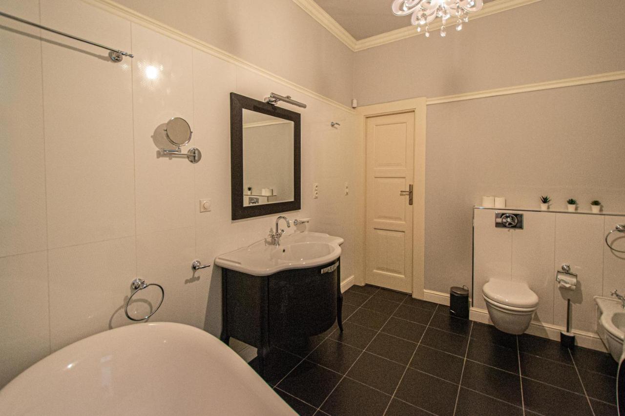 Luxury Central 150M2 Apartment On Wencelas Square With Private Garage Прага Екстериор снимка