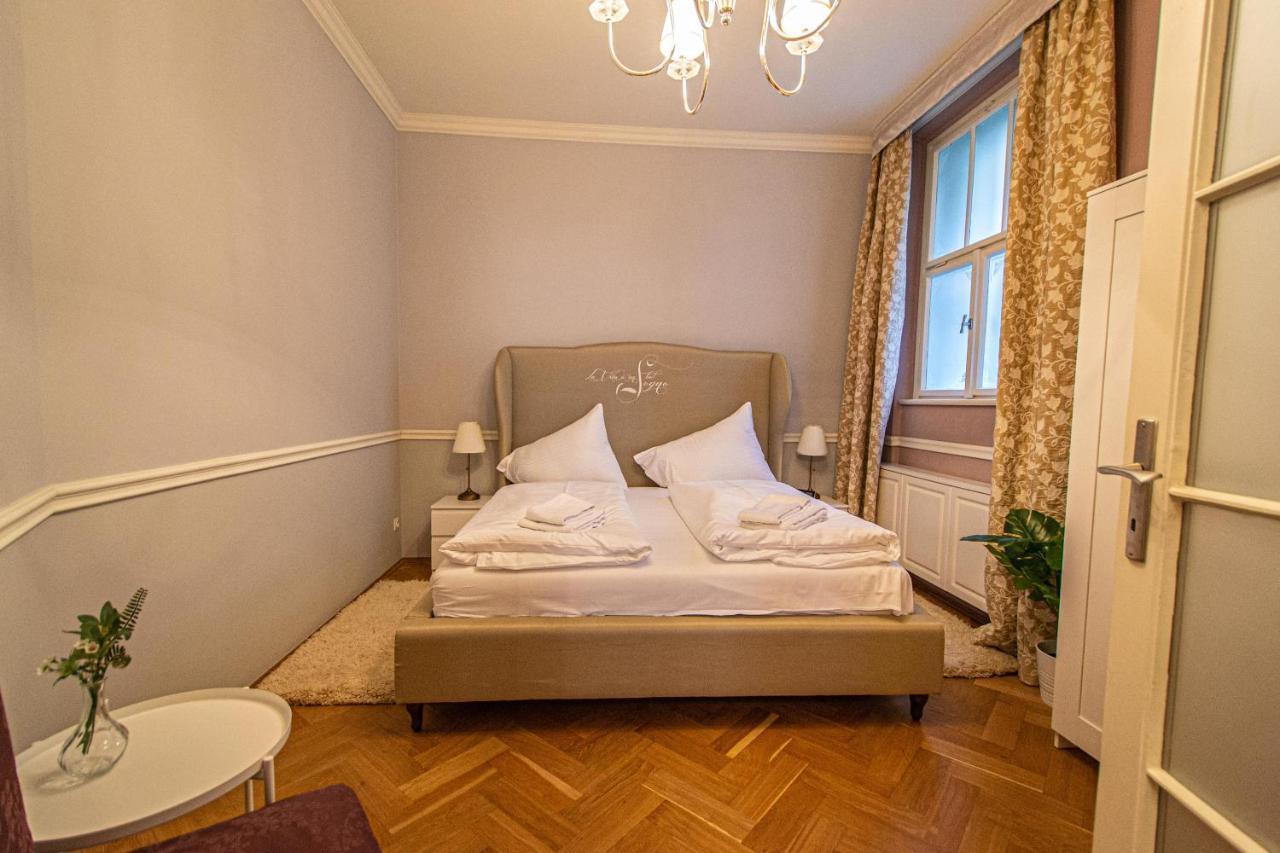 Luxury Central 150M2 Apartment On Wencelas Square With Private Garage Прага Екстериор снимка