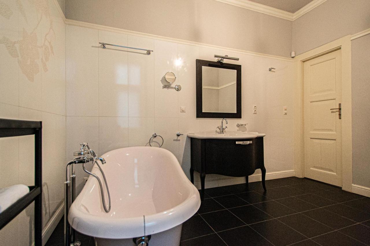 Luxury Central 150M2 Apartment On Wencelas Square With Private Garage Прага Екстериор снимка
