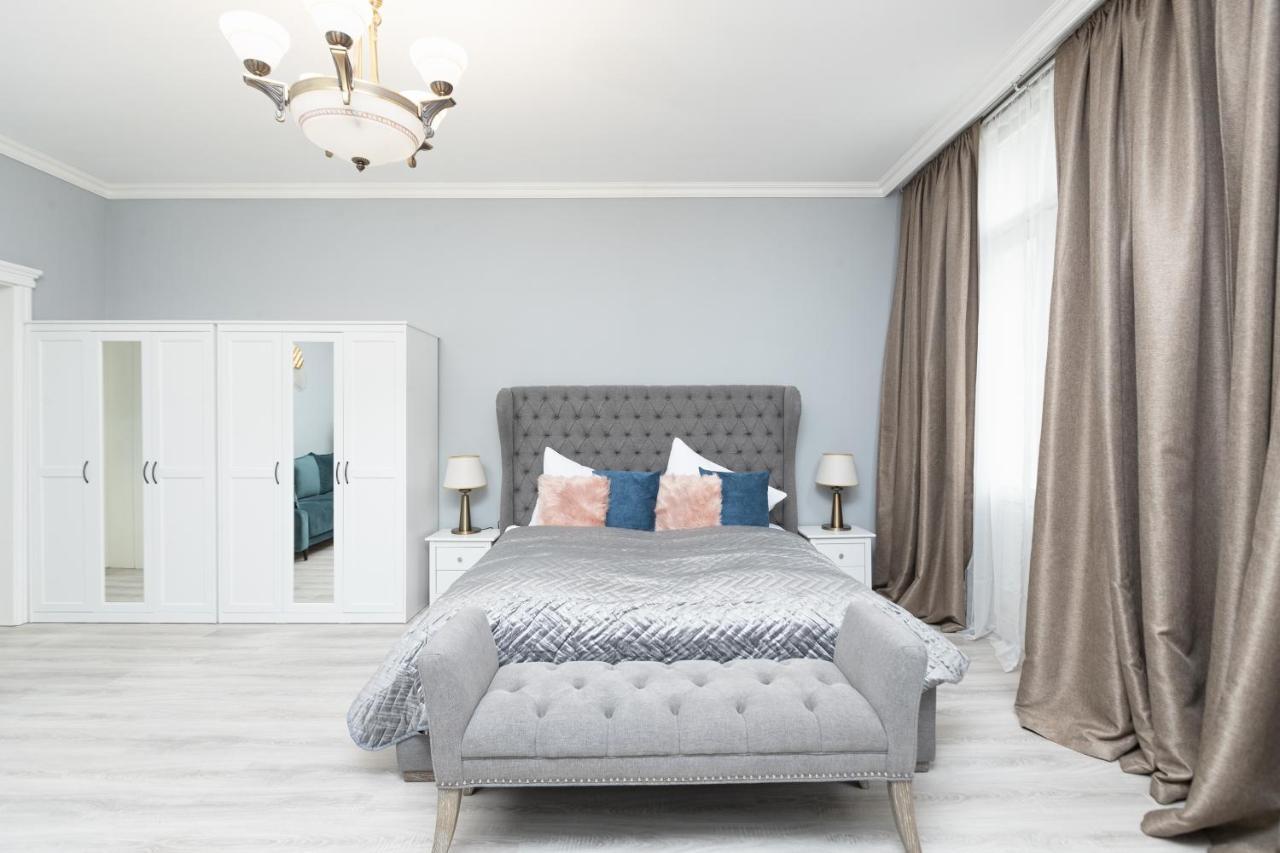 Luxury Central 150M2 Apartment On Wencelas Square With Private Garage Прага Екстериор снимка