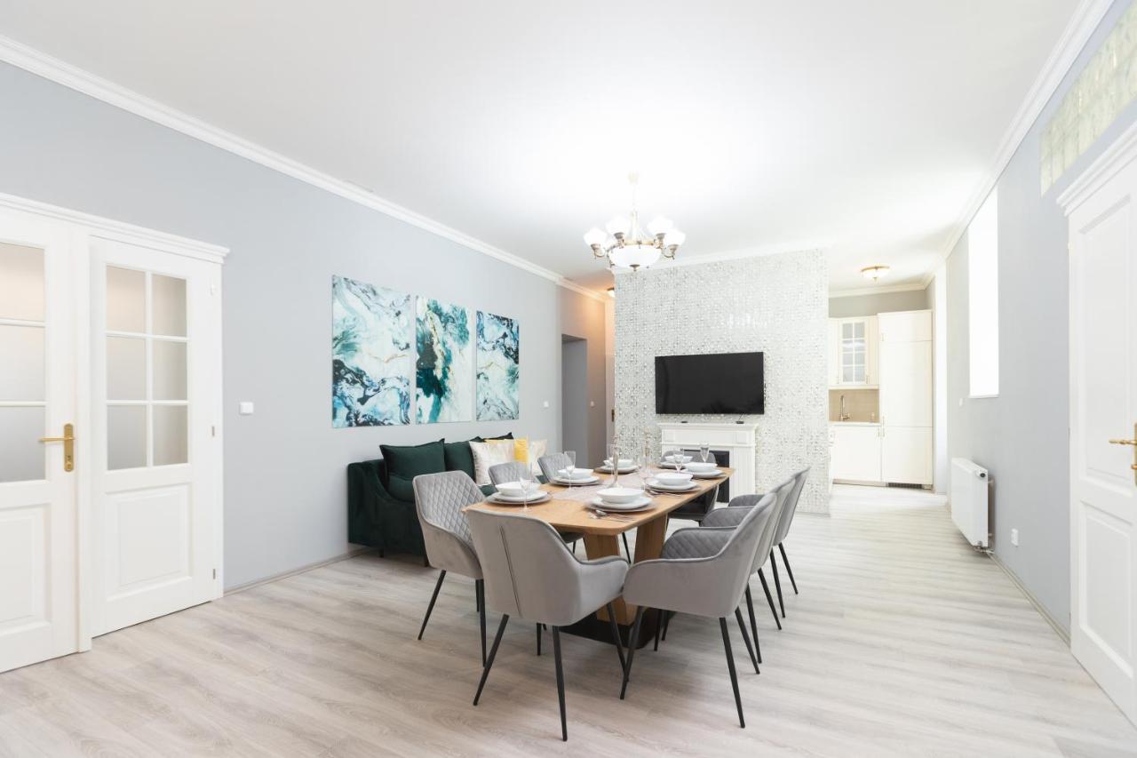 Luxury Central 150M2 Apartment On Wencelas Square With Private Garage Прага Екстериор снимка