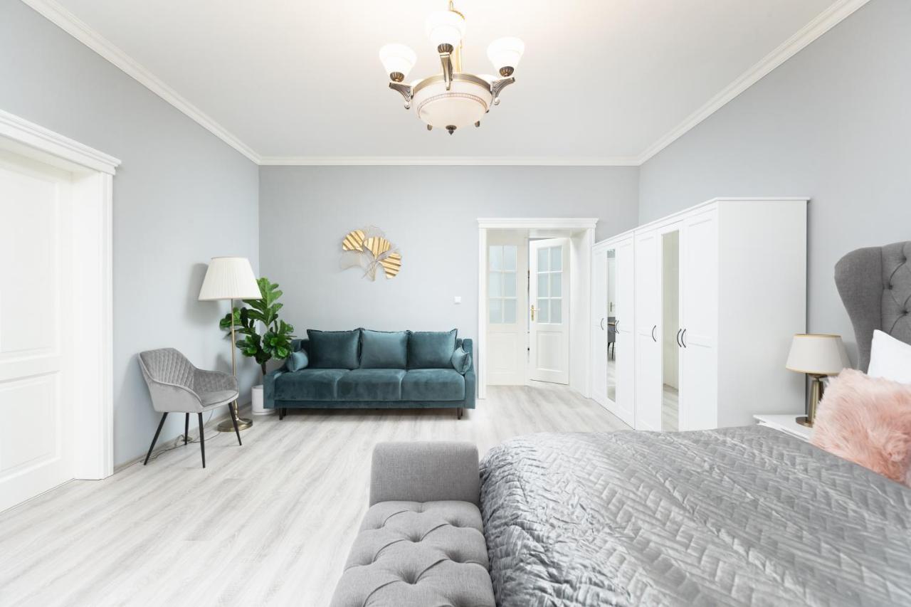 Luxury Central 150M2 Apartment On Wencelas Square With Private Garage Прага Екстериор снимка
